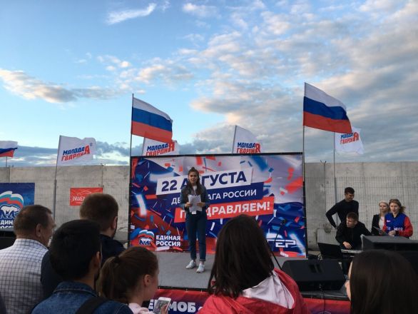 Триколор из автомобилей: как нижегородцы отметили День российского флага - фото 5