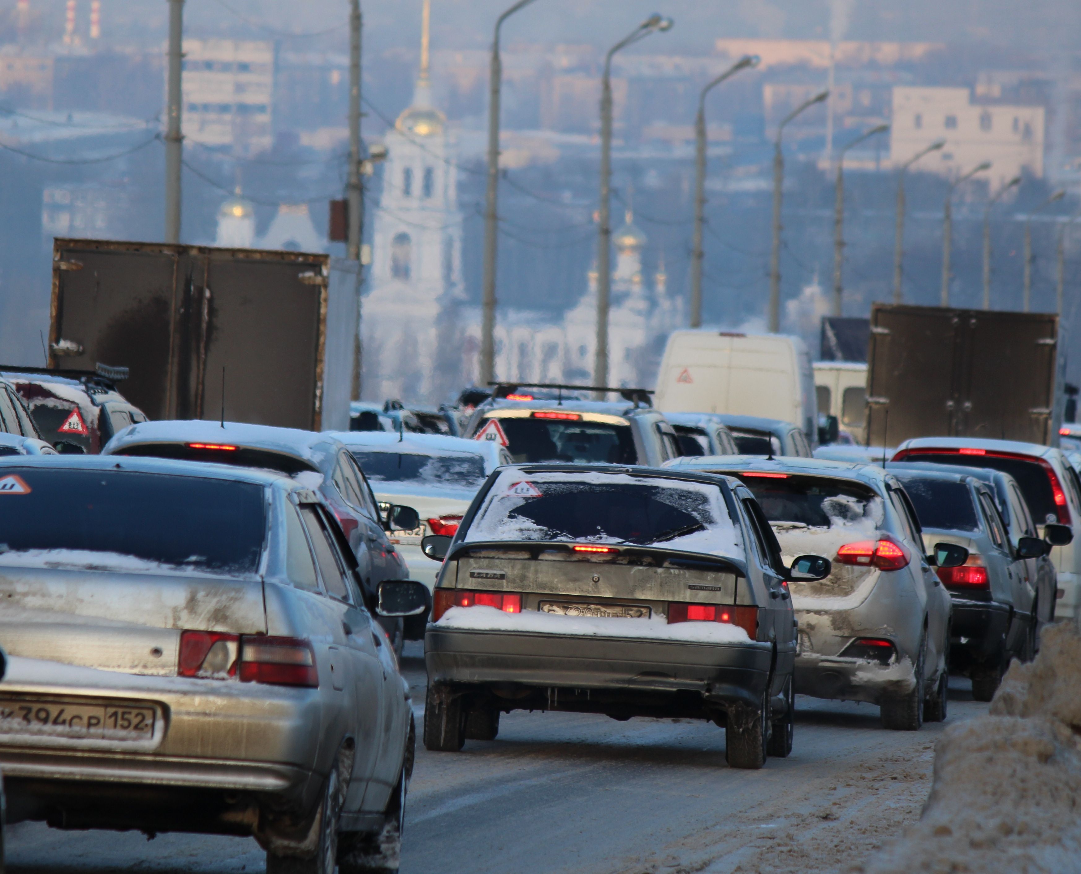 Утренние пробки вновь сковали Нижний Новгород - фото 1