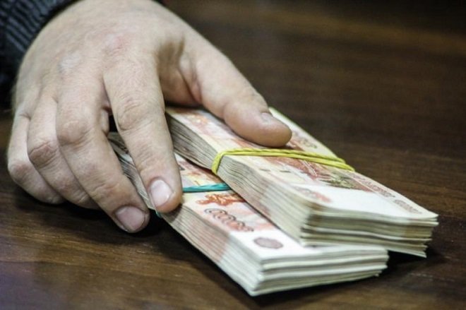 Экс-чиновник из КУГИ получил восемь лет за взятку