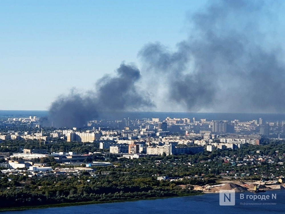 Крупный склад лакокрасочной продукции горит в Нижнем Новгороде - фото 1