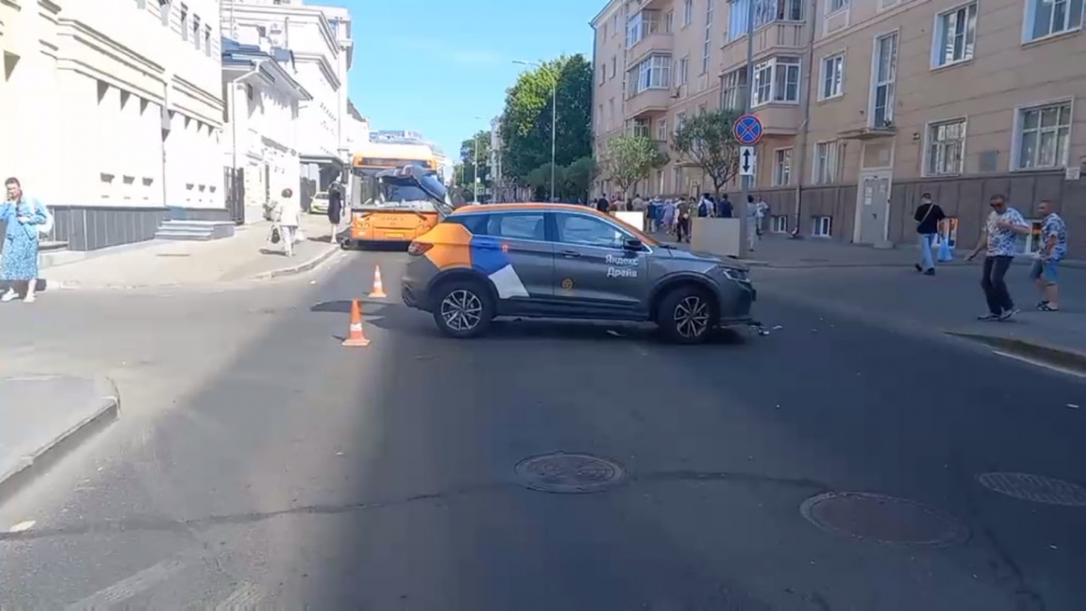 Каршеринговый автомобиль попал в ДТП в центре Нижнего Новгорода