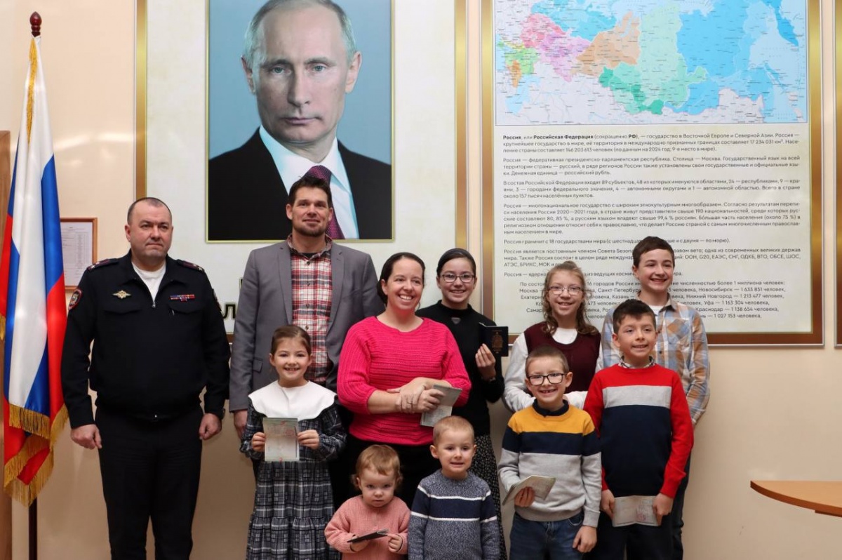 Канадской семье дали разрешение на временное проживание в Нижегородской области - фото 1