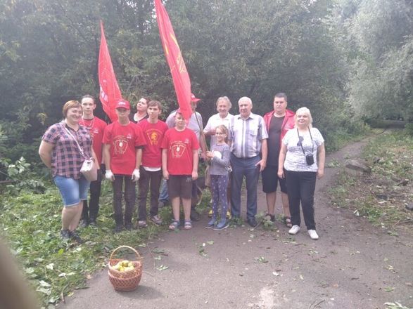 Коммунисты собрались на субботник в Канавинском районе - фото 1