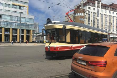 Стекло с &laquo;трещиной&raquo; заметили на новом ретро-трамвае в Нижнем Новгороде