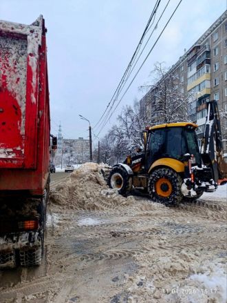 Опубликованы фото уборки снега на улицах Нижнего Новгорода - фото 8