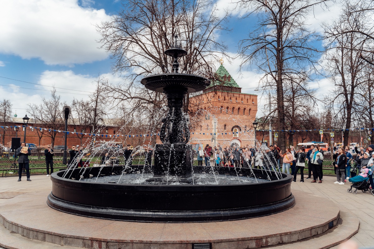 Нижегородцев просят поделиться историями о фонтане на площади Минина