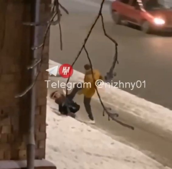 Соцсети: пьяный нижегородец избил девушку на улице - фото 1