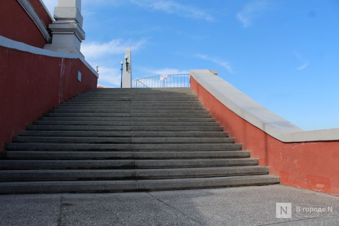 Трещит по швам: как выглядит центр Нижнего Новгорода после аномальной зимы — фоторепортаж - фото 53