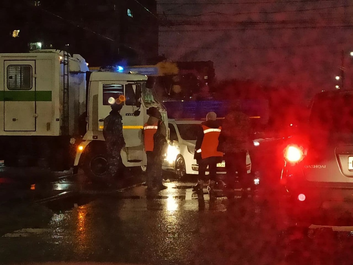 Автозак ФСИН попал в ДТП в Канавинском районе - фото 1