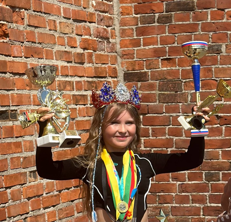 &laquo;Мечтаю сняться в Париже&raquo;. Милое интервью с 9-летней нижегородкой, которая взяла Гран-при на конкурсе красоты в Сочи - фото 13