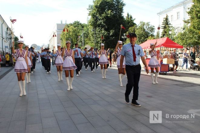 Парад духовых оркестров прошел по Большой Покровской в День города - фото 36