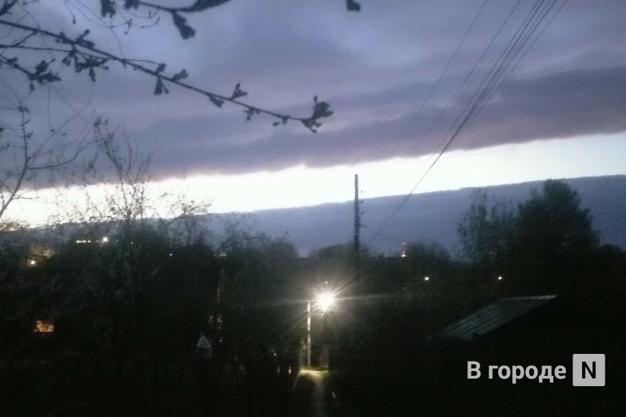 Разлом неба наблюдали нижегородцы вечером 29 апреля - фото 1