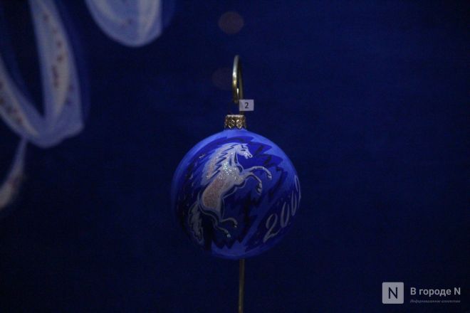 Волшебство из стекла: фоторепортаж с фабрики елочных игрушек в Нижнем Новгороде - фото 104