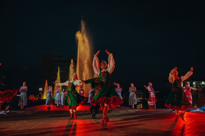 Сбер подарил Саранску светомузыкальный фонтан: на водной глади ожили герои мордовских легенд и сказок - фото 8
