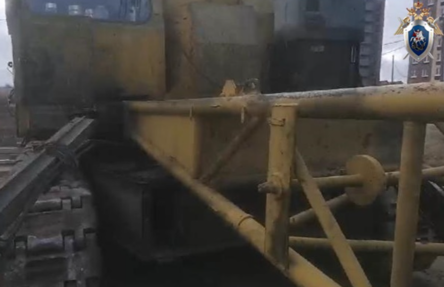 Стрела башенного крана упала на рабочего в Автозаводском районе - фото 1
