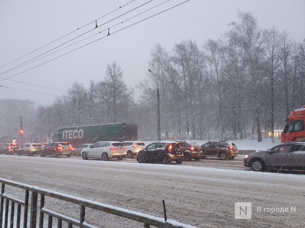Утренние девятибалльные пробки сковали движение на дорогах Нижнего Новгорода