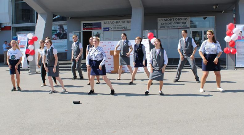 Флешмоб студенческих отрядов проводников прошел на железнодорожном вокзале &laquo;Нижний Новгород&raquo; (ФОТО) - фото 16