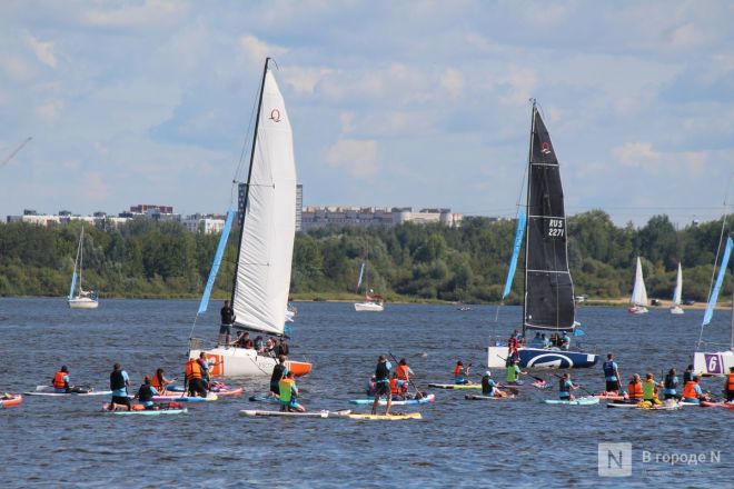 75 яхт и более 500 сапов вышли на Волгу в Нижнем Новгороде в День города - фото 27