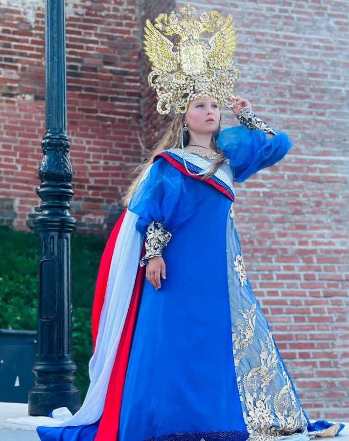 &laquo;Мечтаю сняться в Париже&raquo;. Милое интервью с 9-летней нижегородкой, которая взяла Гран-при на конкурсе красоты в Сочи - фото 14