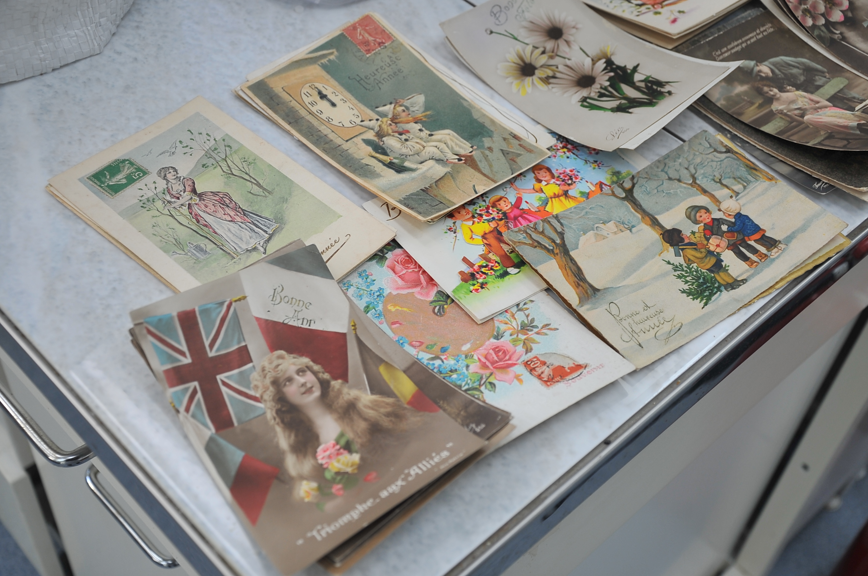 Французские открытки не прошли таможню в Нижнем Новгороде - фото 1
