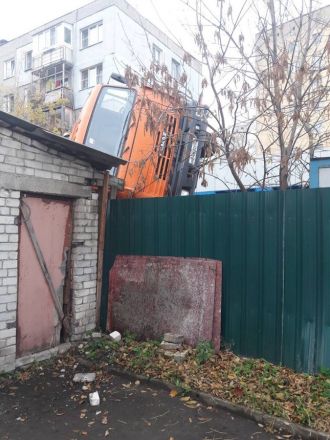 Названа предварительная причина падения крана на нижегородский детсад - фото 2