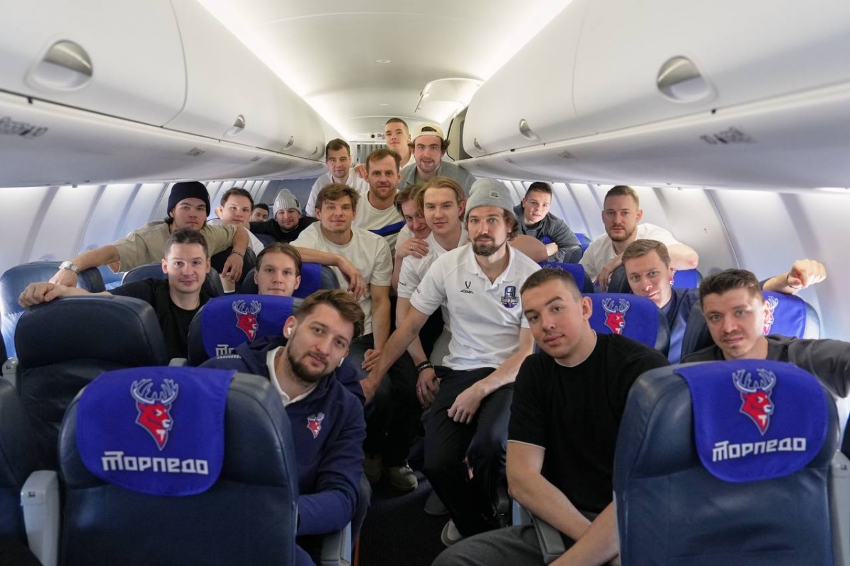 &laquo;Снова без взлета&raquo;: хоккеисты &laquo;Торпедо&raquo; застряли в Череповце после матча - фото 1