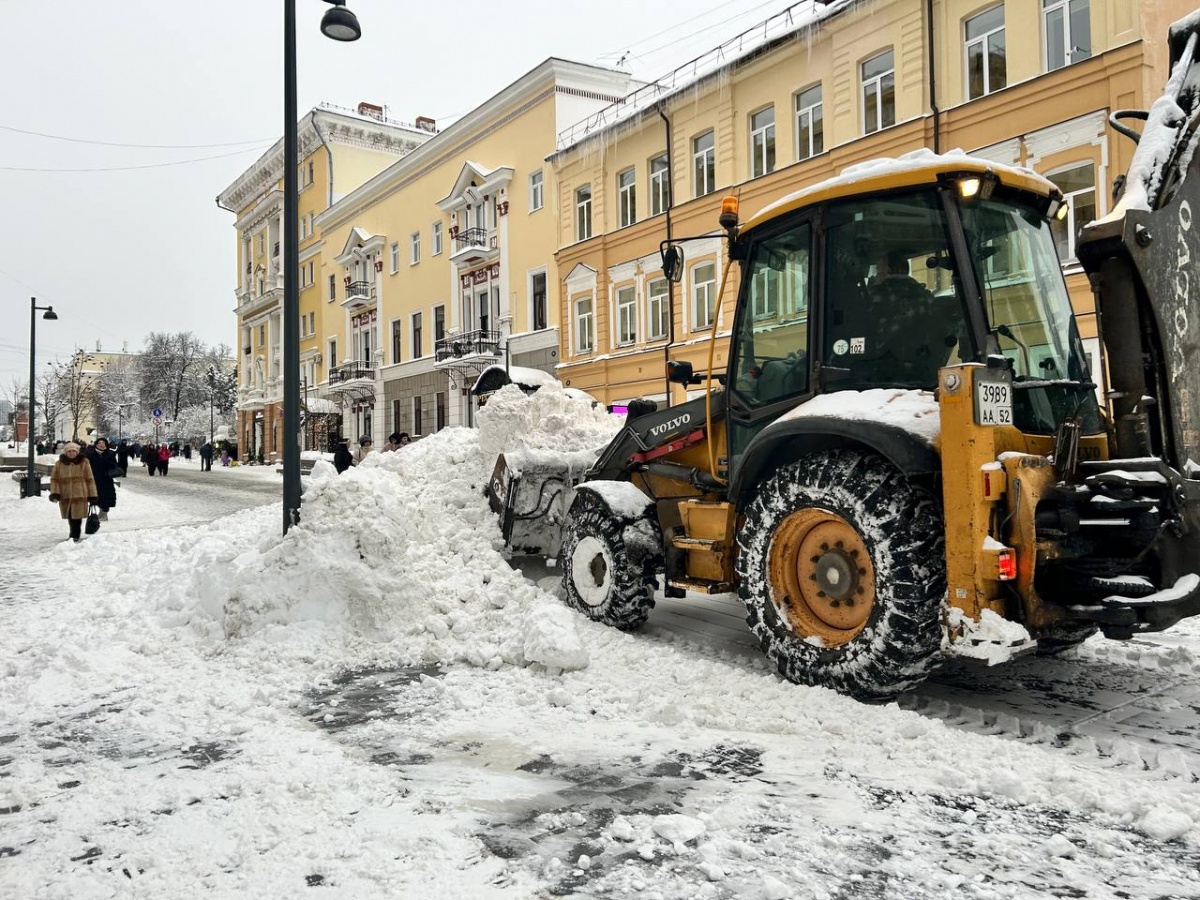 Утонули в сугробах: фоторепортаж с улиц Нижнего Новгорода после снежного апокалипсиса - фото 45