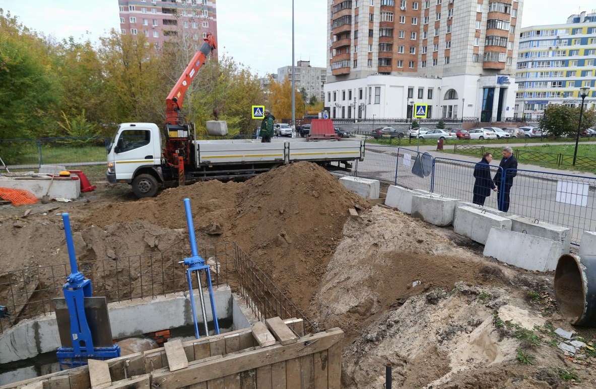 Завершается ремонт напорного коллектора на Московском шоссе - фото 1