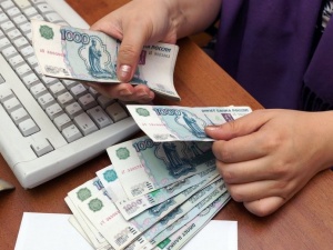 Матери пришлось выплачивать долг за 31-летнего сына в Сеченовском районе