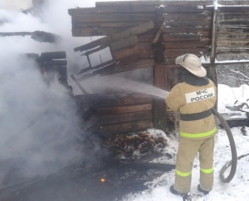 Двухэтажное здание загорелось в Канавинском районе