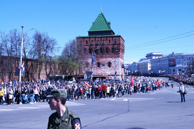 30 тысяч человек приняли участие в акции &laquo;Бессмертный полк&raquo; в Нижнем Новгороде - фото 10