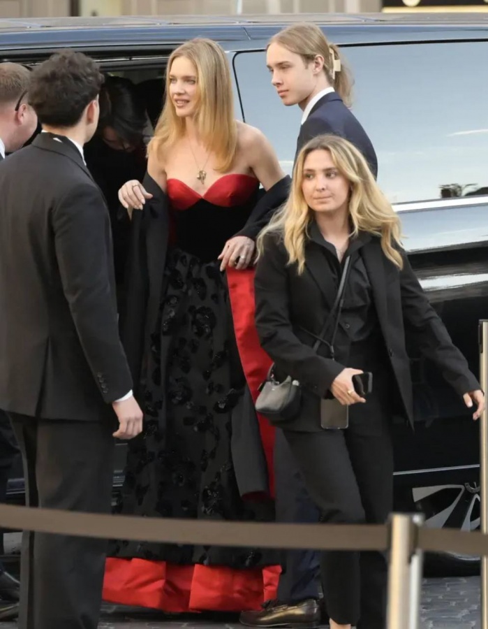 Нижегородка Наталья Водянова вышла в свет с повзрослевшим сыном - фото 2