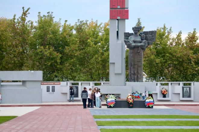 Никитин оценил благоустройство мемориала в Шатках - фото 3