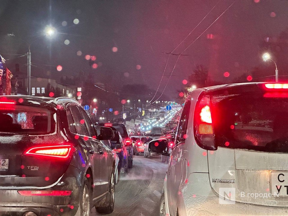 Снегопад спровоцировал 10-балльные пробки в Нижнем Новгороде - фото 1