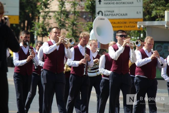 Парад духовых оркестров прошел по Большой Покровской в День города - фото 47