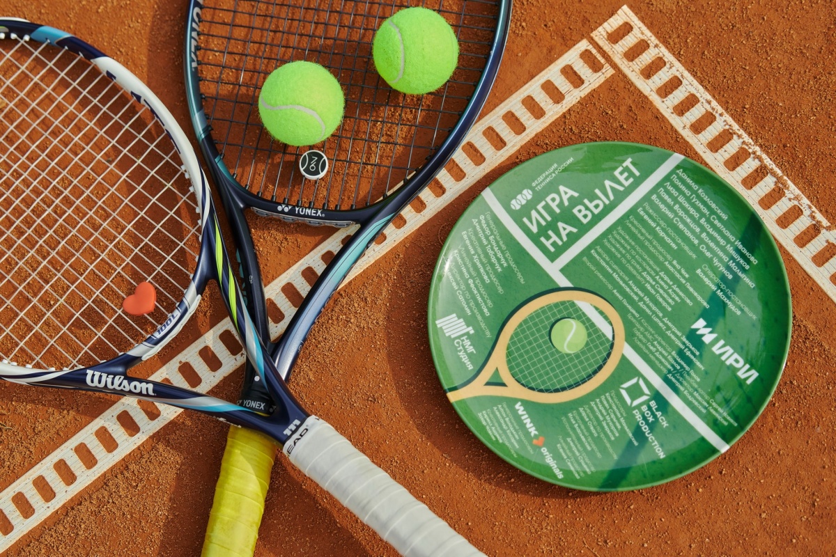 На корте Данила Козловский и Полина Гухман: начались съемки сериала &laquo;Игра на вылет&raquo; для Wink.ru - фото 1