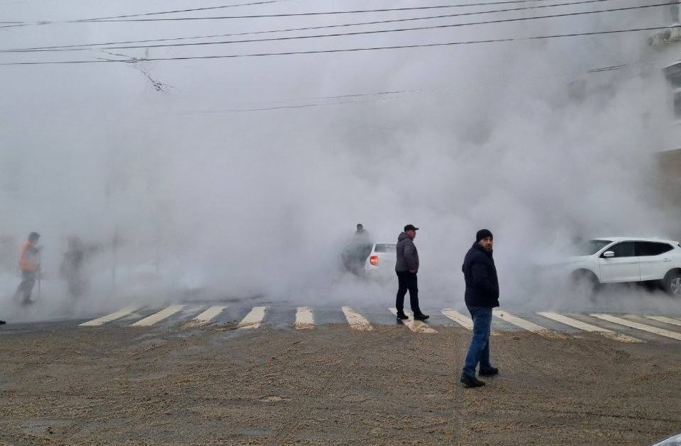 10 человек ошпарились кипятком из-за аварии на перекрестке Славянской и Студеной - фото 1