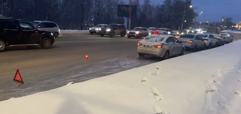 Массовое ДТП с тремя машинами случилось на проспекте Гагарина в Нижнем Новгороде - фото 1