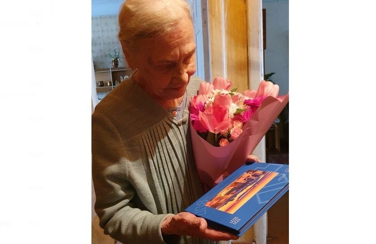 Шалабаев поздравил нижегородку Лидию Сладкову со столетним юбилеем - фото 1