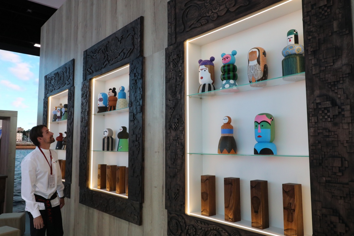 Куклы нижегородской художницы украсили стенд региона на Международном экономическом форуме в Петербурге - фото 1