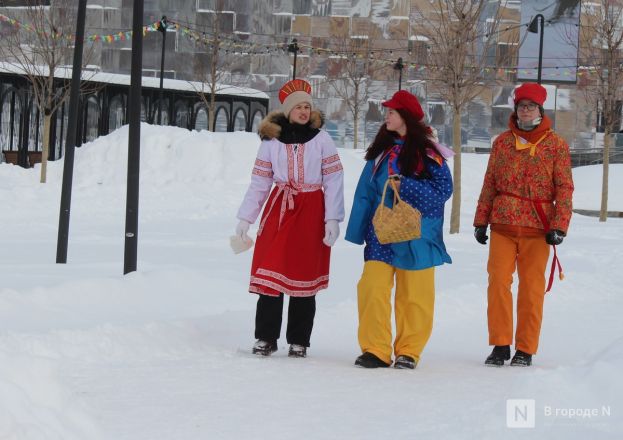 С блинами и в сугробах: как прошла Масленица в Нижнем Новгороде — фоторепортаж - фото 132
