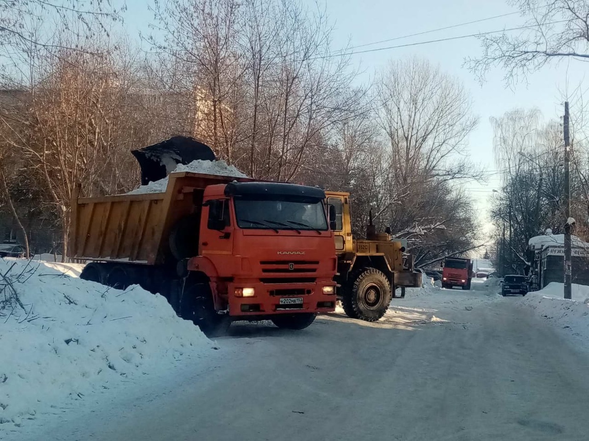 20 тысяч кубометров снега вывезли с улиц Нижнего Новгорода за сутки