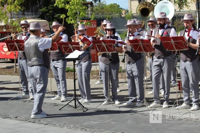 Парад духовых оркестров прошел по Большой Покровской в День города - фото 24