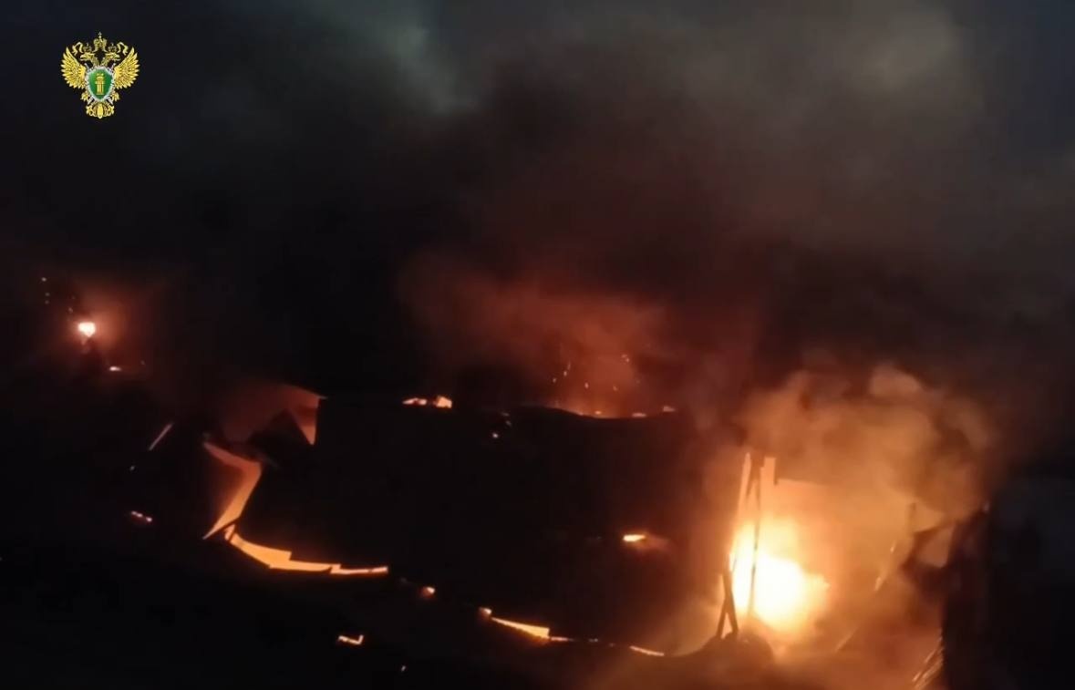 Прокуратура заинтересовалась мощным пожаром в магазине в Городце - фото 1