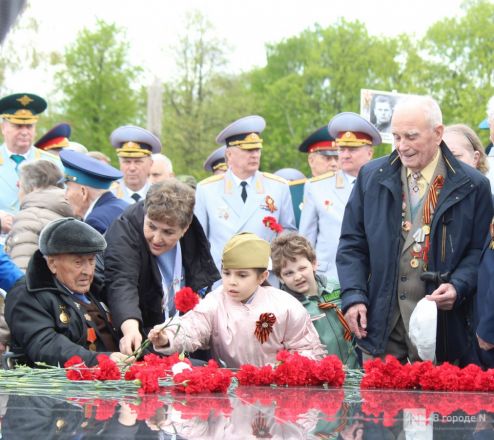 Фоторепортаж: парад в честь 80-й годовщины Победы прошел в Нижнем Новгороде - фото 145