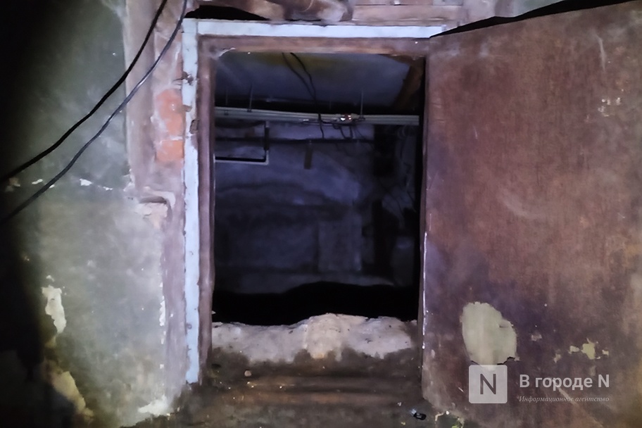 Погибший в подвале с кипятком на улице Ковровской мужчина был бомжом - фото 1