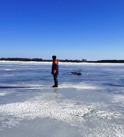 Мужчина на мотобуксировщике провалился под лед на Волге в Нижегородской области  - фото 3