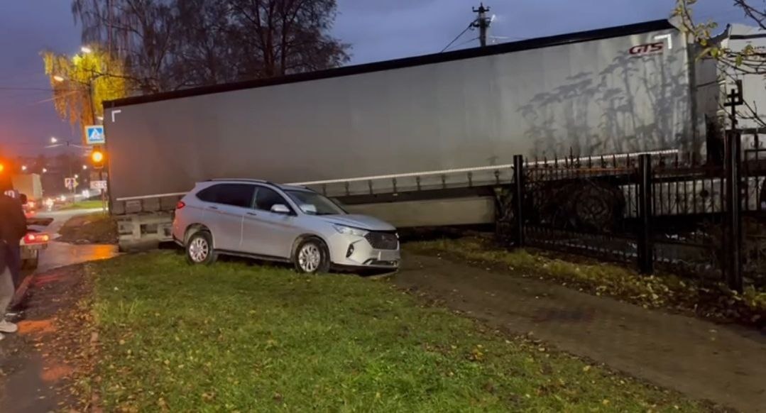 Женщина и двое детей пострадали в «пьяном» ДТП с фурой в Выксе