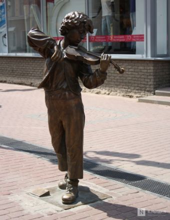 Сломанные руки и отбитые уши: нижегородские скульптуры страдают от вандалов - фото 2