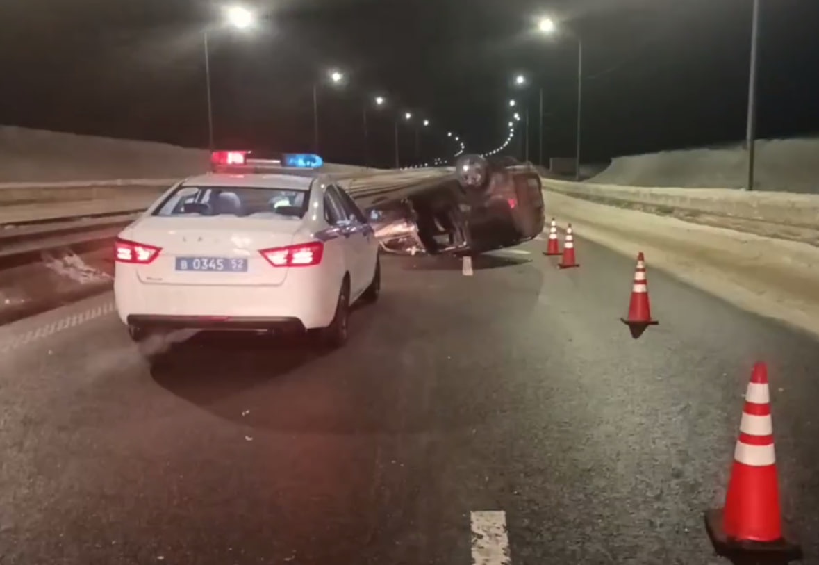 «Лада» перевернулась на М-12 в Нижегородской области: есть пострадавшие - фото 1